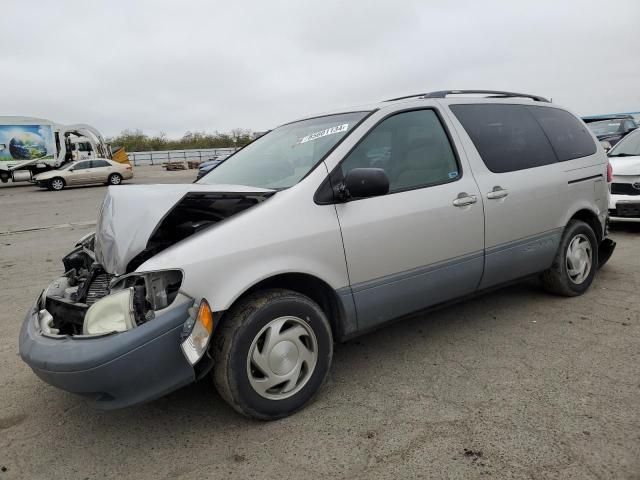 2001 Toyota Sienna LE