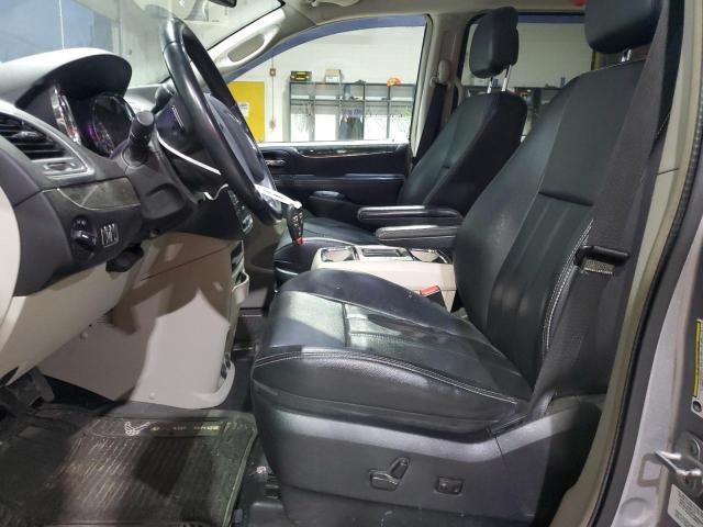 2013 Chrysler Town & Country Touring