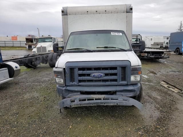 2015 Ford Econoline E350 Super Duty Cutaway Van