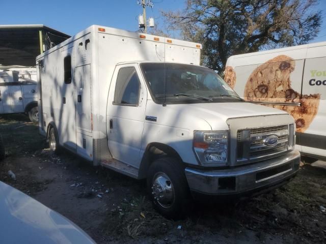 2018 Ford Econoline E450 Super Duty Cutaway Van