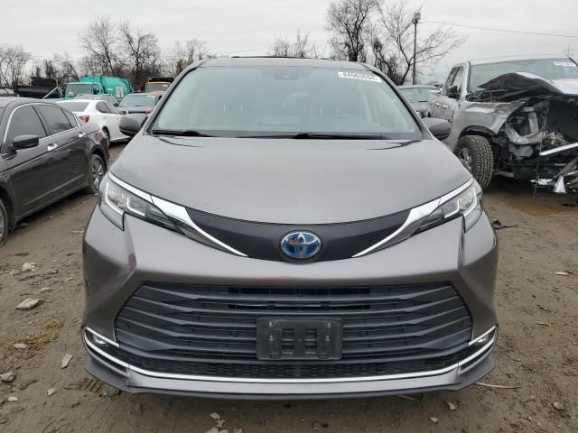 2021 Toyota Sienna XLE