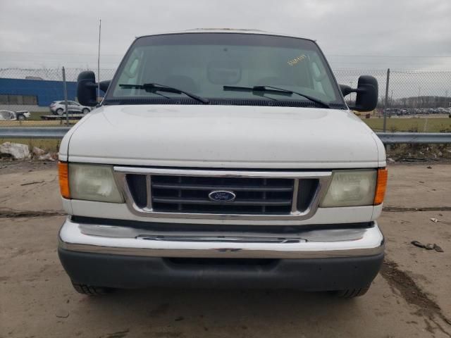 2004 Ford Econoline E350 Super Duty Cutaway Van