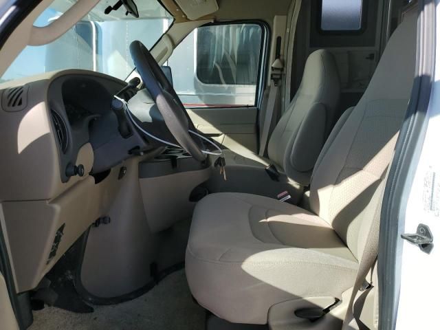 2007 Ford Econoline E450 Super Duty Cutaway Van