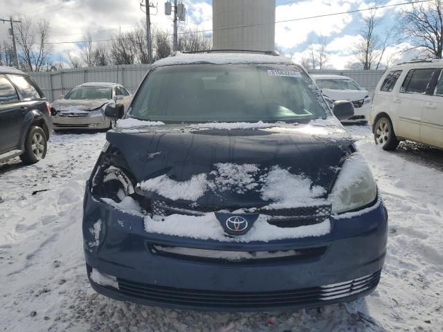 2004 Toyota Sienna LE