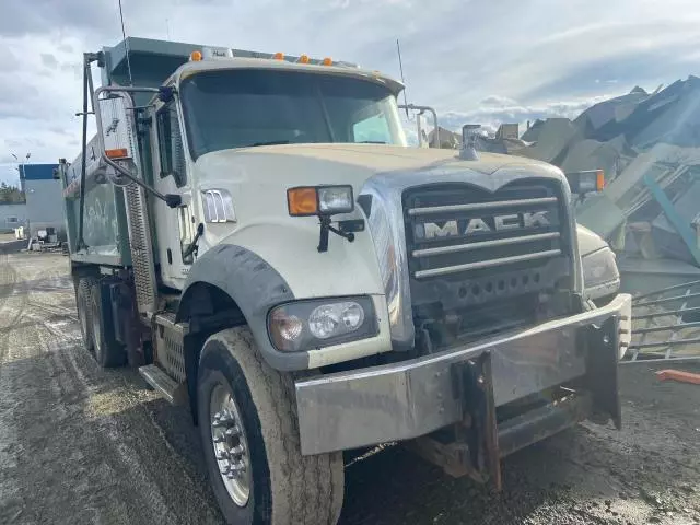 2013 Mack 700 GU700