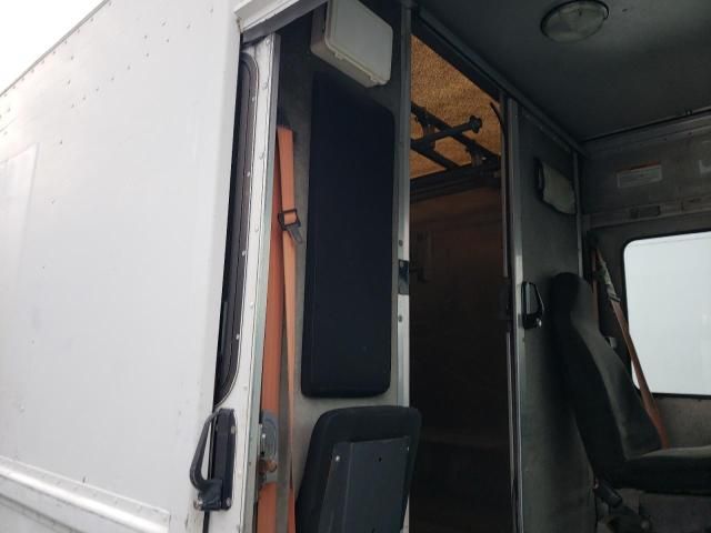 2005 Freightliner Chassis M Line WALK-IN Van