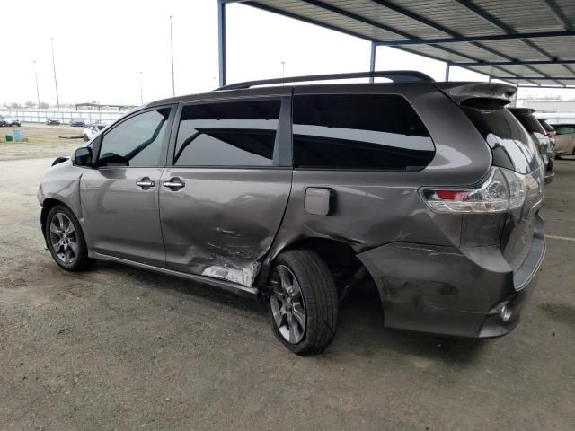 2016 Toyota Sienna SE