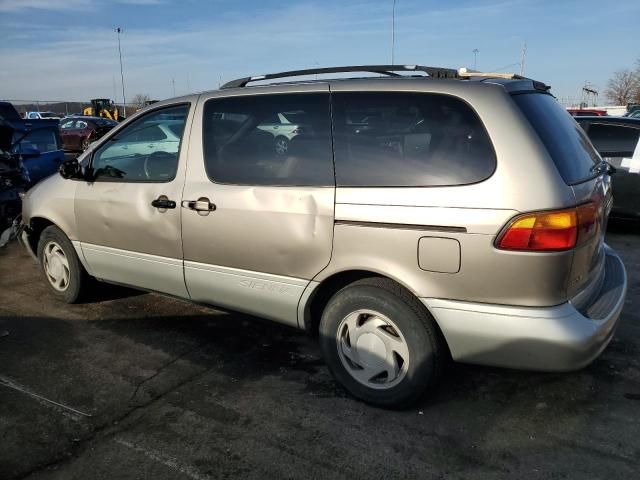 2000 Toyota Sienna LE