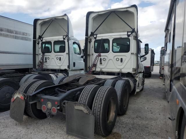 2021 Freightliner Cascadia 126