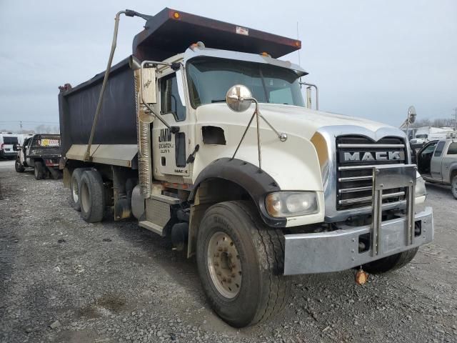 2013 Mack 700 GU700