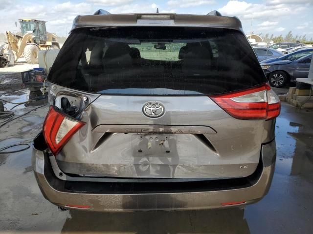 2018 Toyota Sienna LE