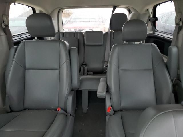 2011 Volkswagen Routan SE