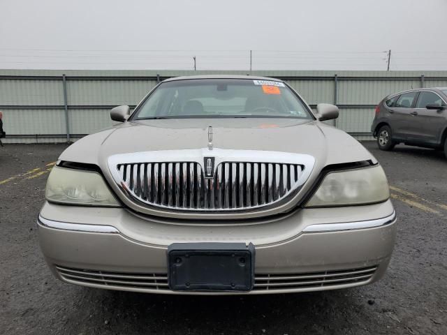 2003 Lincoln Town Car Signature