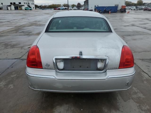 2011 Lincoln Town Car Signature Limited