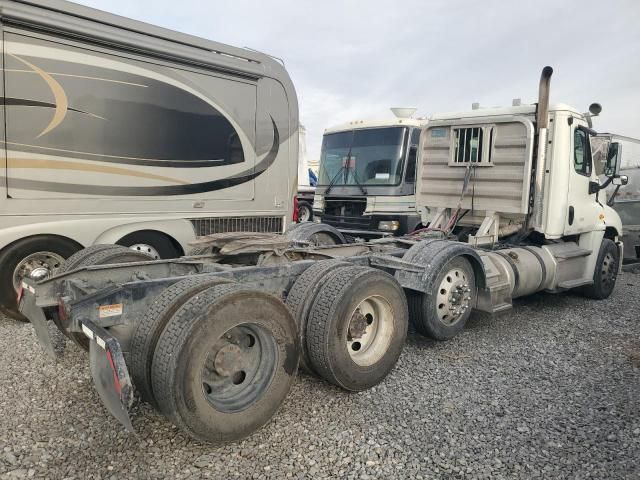 2013 Freightliner Cascadia 125