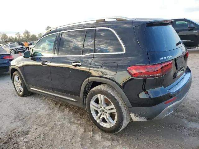 2023 Mercedes-Benz GLB 250