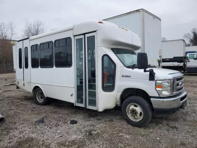 2017 Ford Econoline E350 Super Duty Cutaway Van