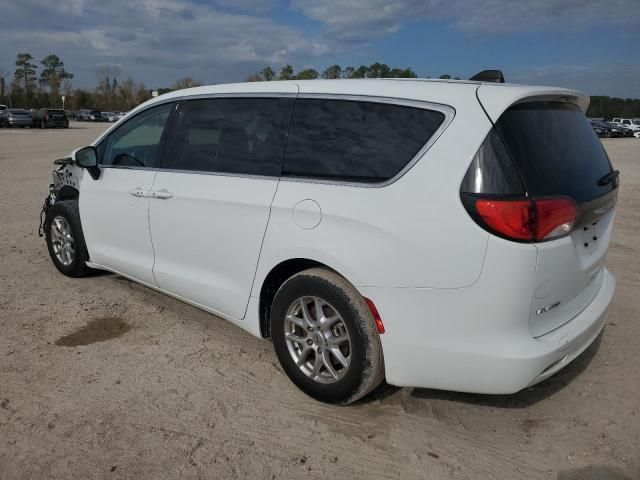 2022 Chrysler Voyager LX