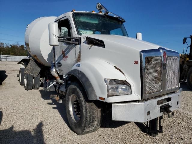 2023 Kenworth Construction T880