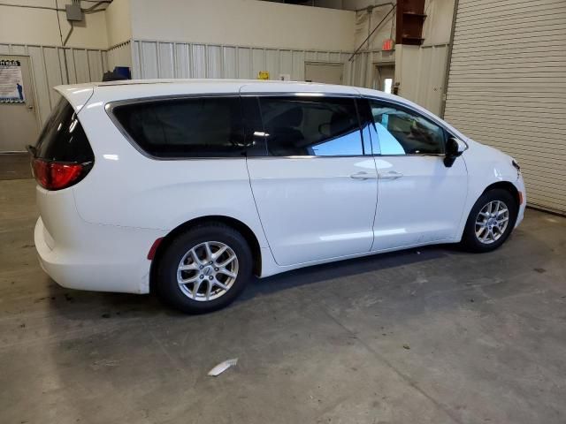 2021 Chrysler Voyager LX