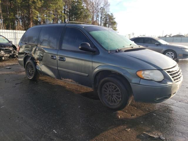 2006 Chrysler Town & Country LX