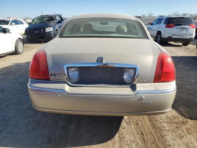 2005 Lincoln Town Car Signature Limited