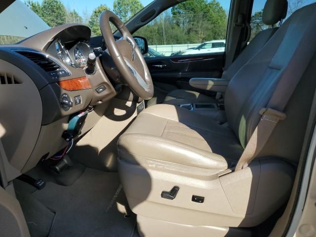 2013 Chrysler Town & Country Touring L