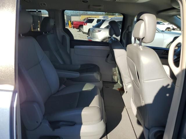 2011 Volkswagen Routan SE