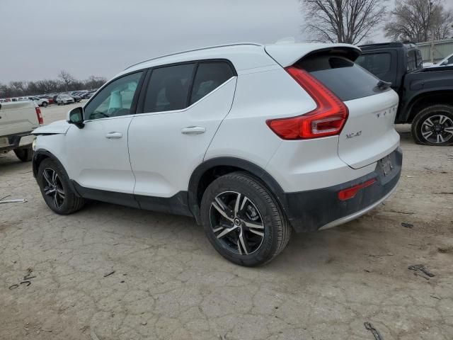 2025 Volvo XC40 Core