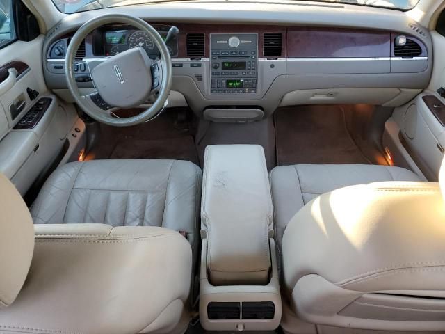 2005 Lincoln Town Car Signature