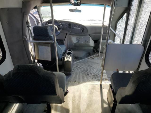 2005 Ford Econoline E350 Super Duty Cutaway Van