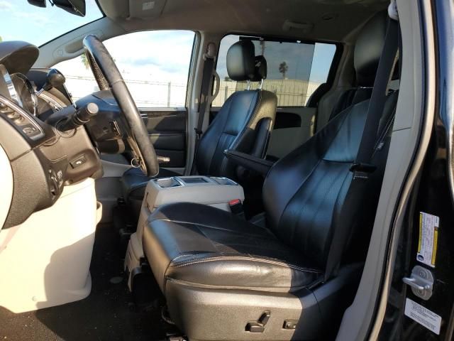 2011 Chrysler Town & Country Touring L