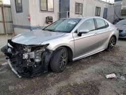 Carros salvage sin ofertas aún a la venta en subasta: 2022 Toyota Camry SE