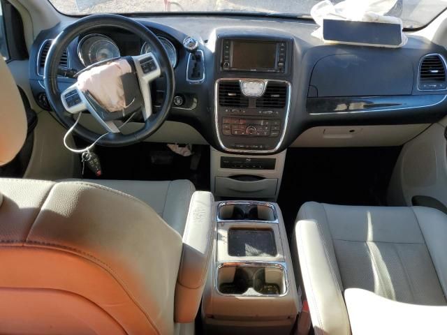 2014 Chrysler Town & Country Touring L