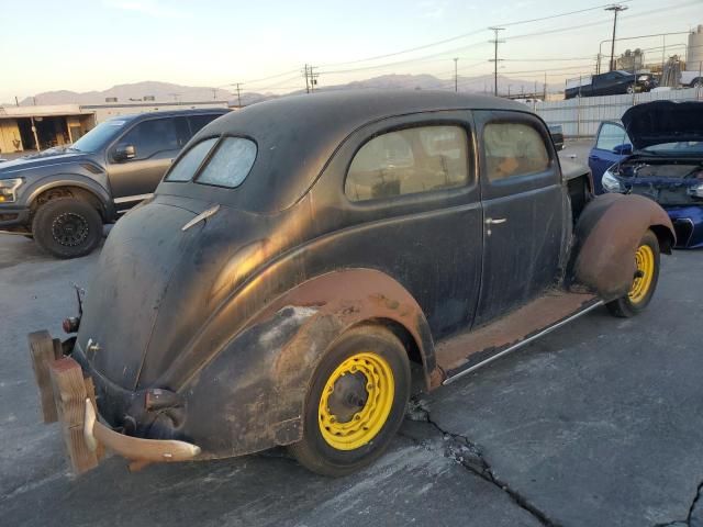 1937 Ford Sedan