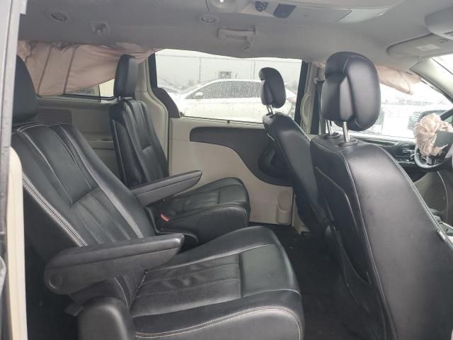 2014 Chrysler Town & Country Touring L