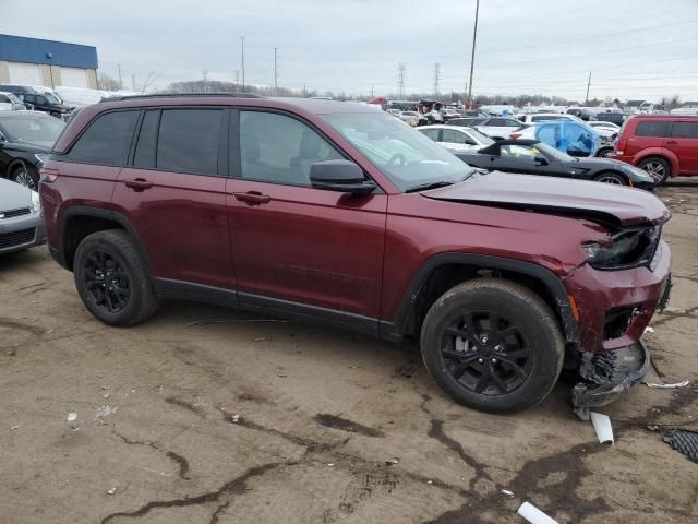 2025 Jeep Grand Cherokee Laredo