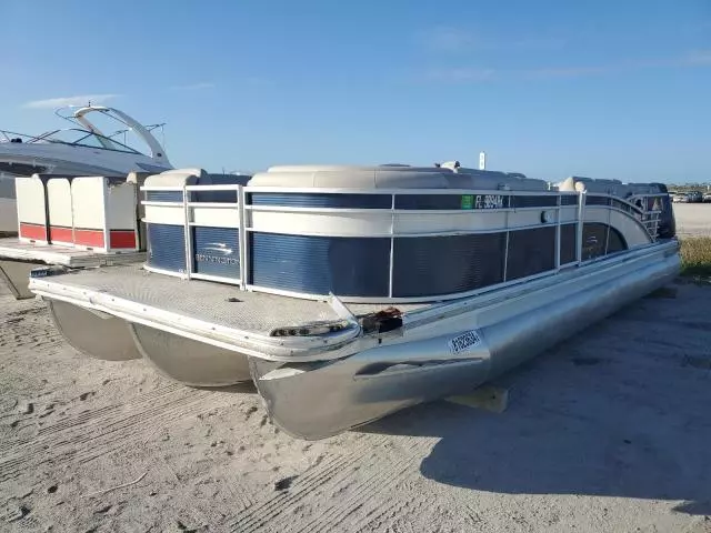 2018 Bennington Marine Boat