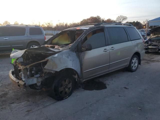 2004 Toyota Sienna XLE