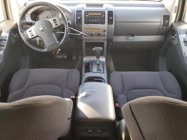 2005 Nissan Pathfinder LE