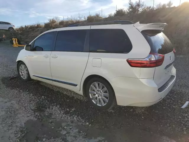 2017 Toyota Sienna XLE