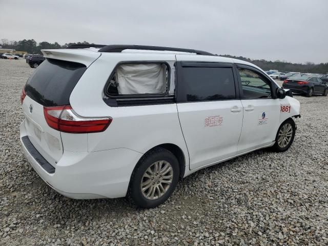 2000 Toyota Sienna LE