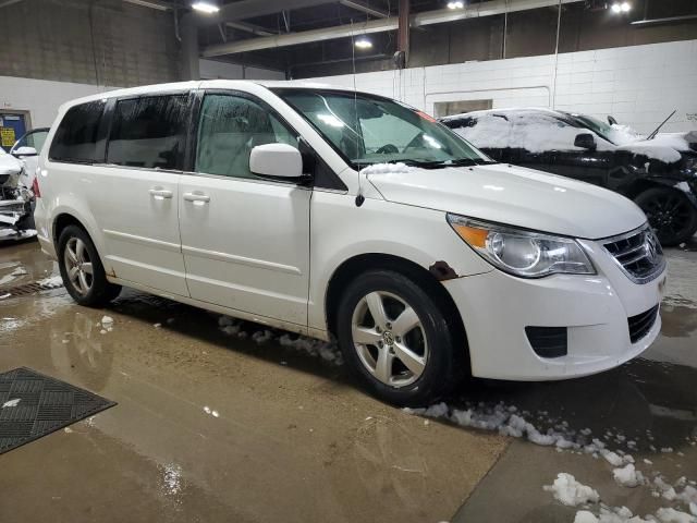 2010 Volkswagen Routan SE