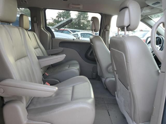 2014 Chrysler Town & Country Touring L