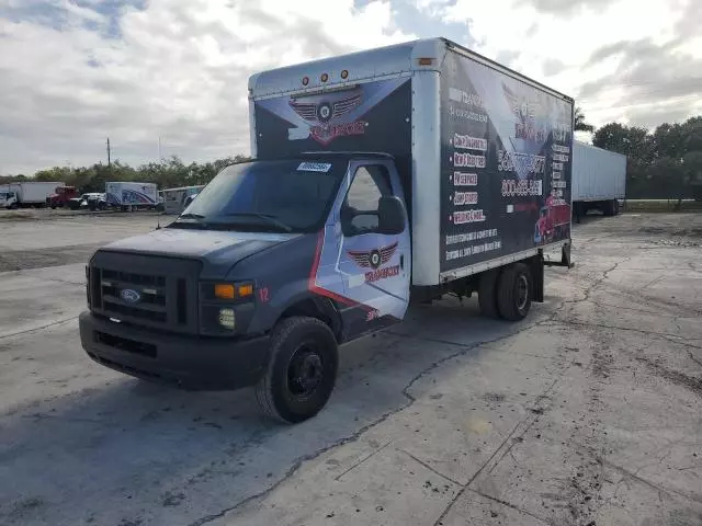 2008 Ford Econoline E350 Super Duty Cutaway Van