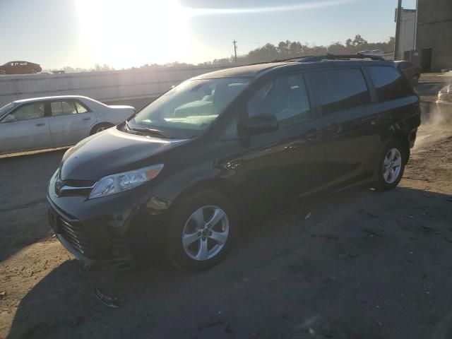 2018 Toyota Sienna LE