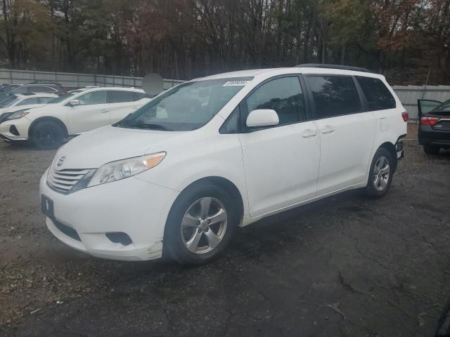 2015 Toyota Sienna LE