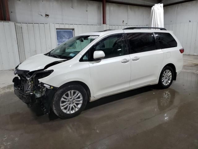 2017 Toyota Sienna XLE