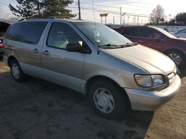 2000 Toyota Sienna LE