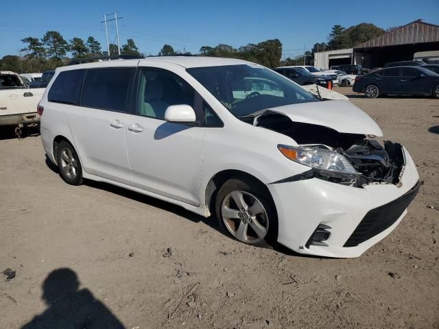 2018 Toyota Sienna LE